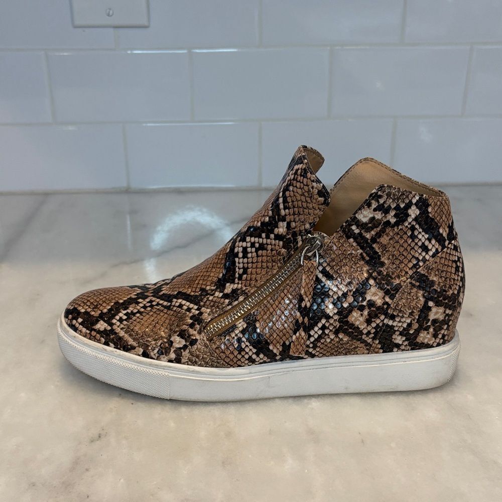 Steve Madden Shoe Boot Sneaker Caliber Hidden Wedge Snakeskin Python Booties - Picture 3 of 17